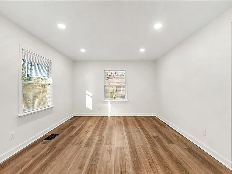 578 Alfred Rd NW — Photo 9