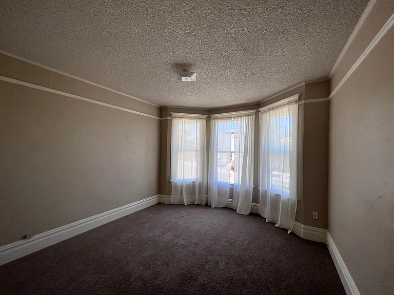 325 El Dorado — Photo 3