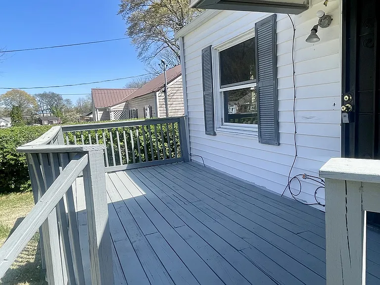 708 W Henderson Dr — Photo 8