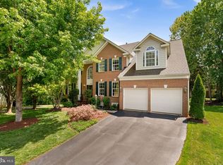 20460 Swan Creek Ct, Sterling, VA 20165