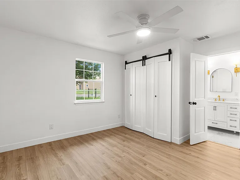 409 Avenue R — Photo 17