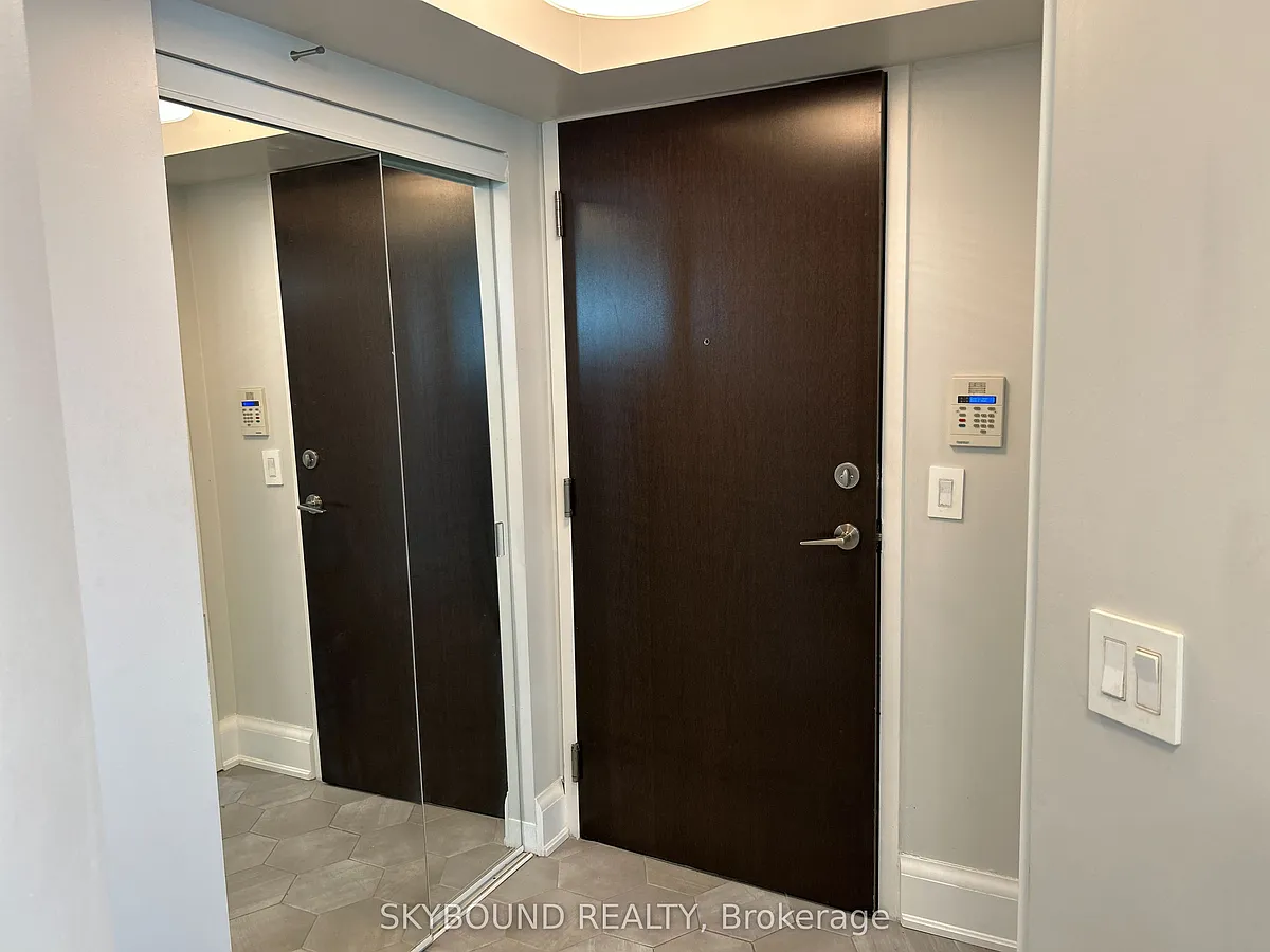 Building Photo - 215 Sherway Gardens Rd #2004