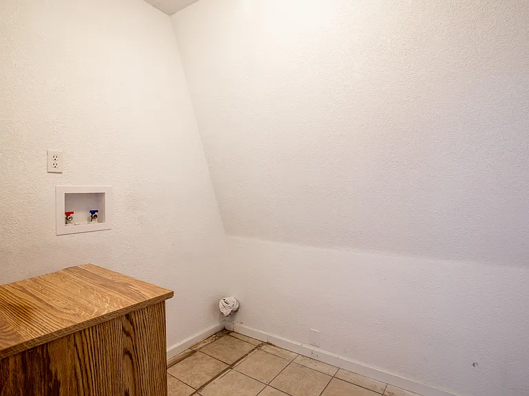 108 Russell Rd — Photo 10