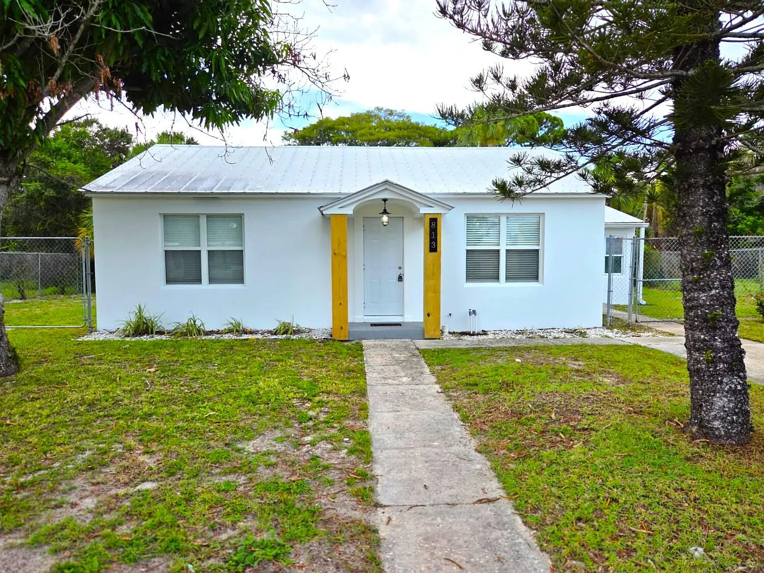 2 bed, 1.0 bath, 1138 sqft, $1,800 — Photo 1