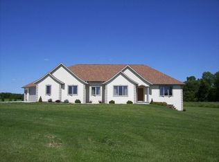 N1816 Manley Rd, Hortonville, WI 54944