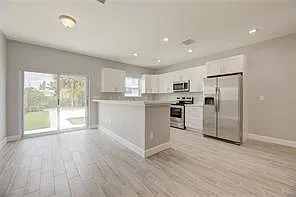 105 S D St — Photo 5