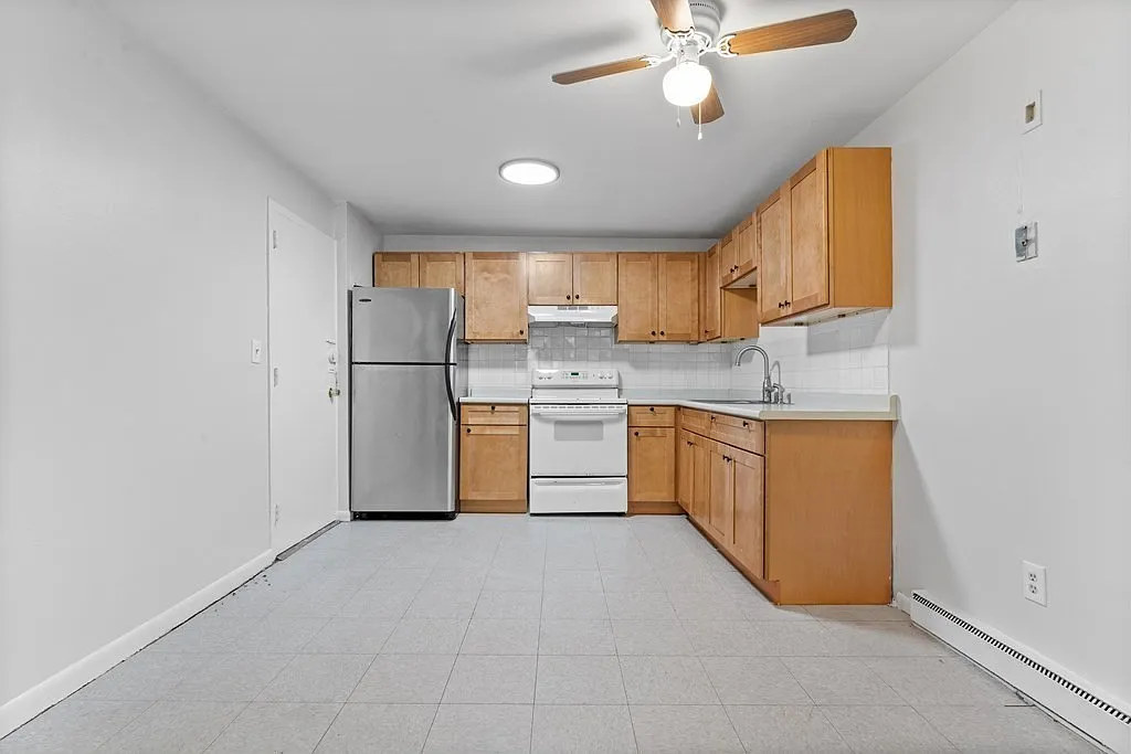 2 bed, 1.0 bath, 800 sqft, $2,500 — Photo 3