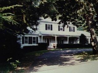 729 Cascade Dr, Fairfield, CT 06430