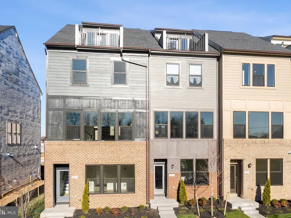 4815 Vista Green Ln, Lanham, MD 20706