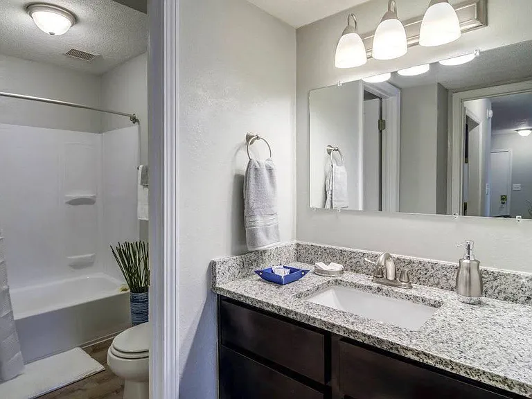 The Onyx Hoover Apartments — Photo 35