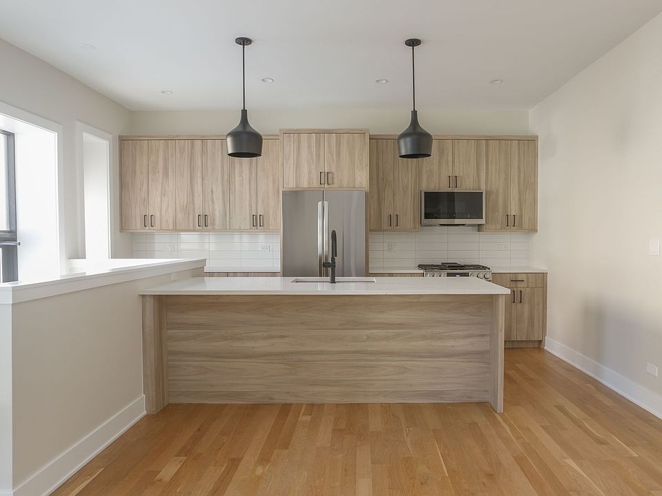 1st image of 1407 W Belden Ave #1