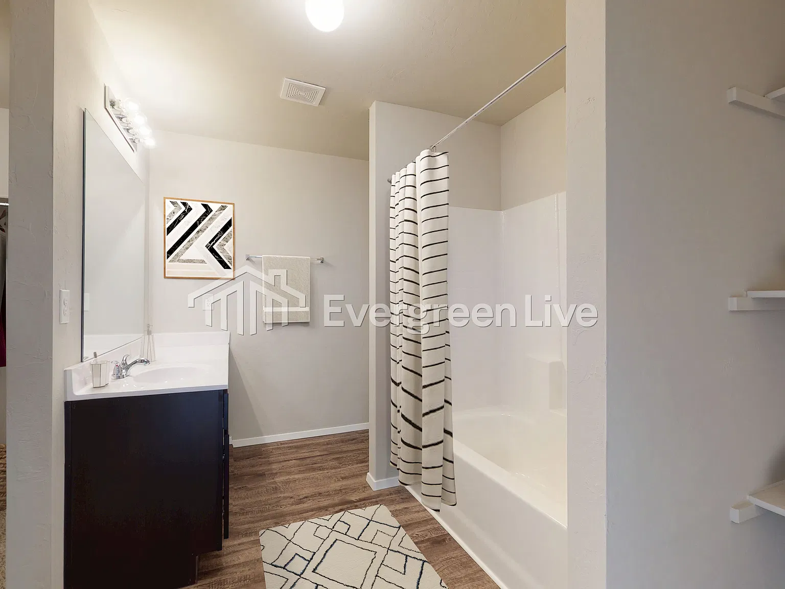 3 bed, 2.0 bath, 1355 sqft, $1,360 — Photo 4