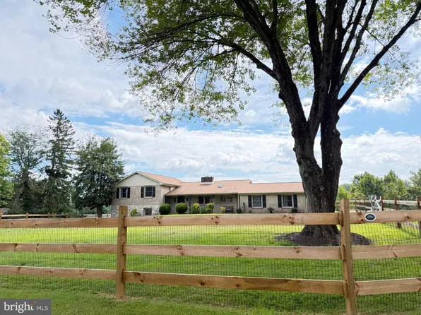 140 Governor Markham Dr, Glen Mills, PA 19342