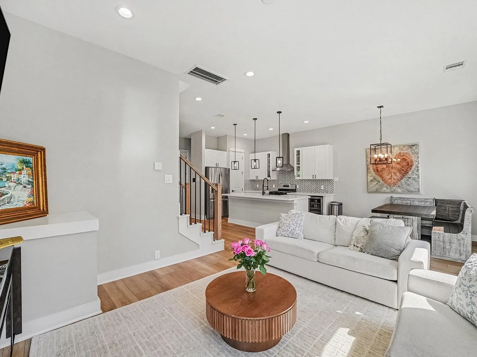 3 bed, 3.5 bath, 1926 sqft, $2,850 — Photo 3