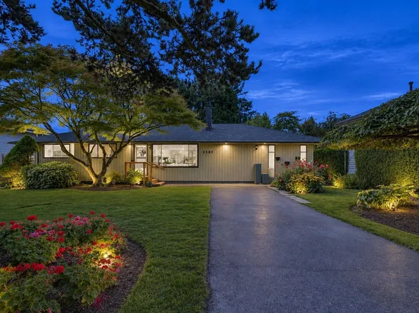 2161 Floralynn Cres, North Vancouver, BC V7J 2W3