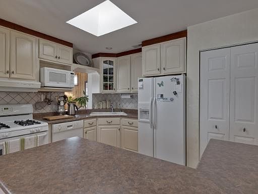 5th image of 2881 S Craig Dr