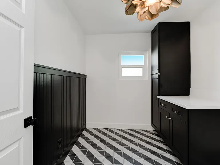 2904 Levante St — Photo 3