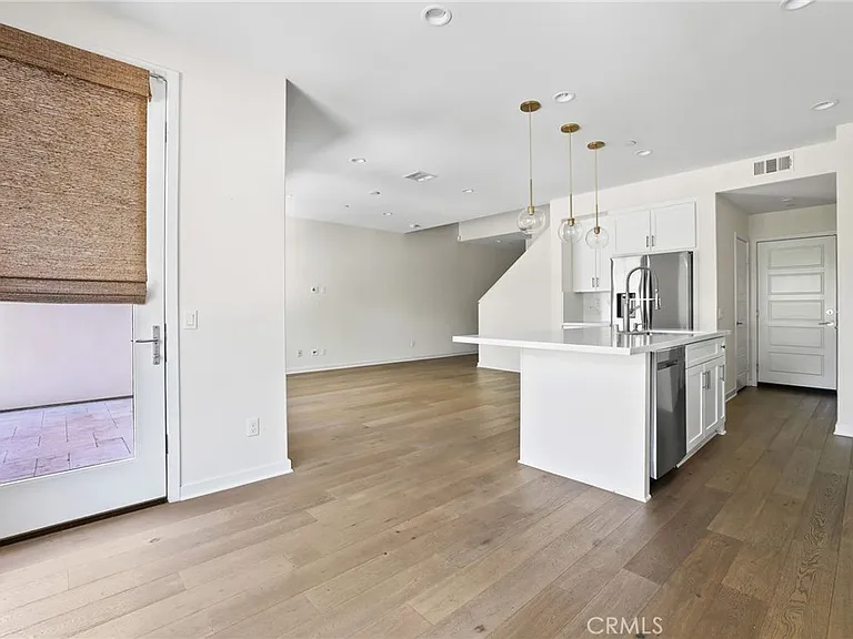 216 Finch — Photo 15