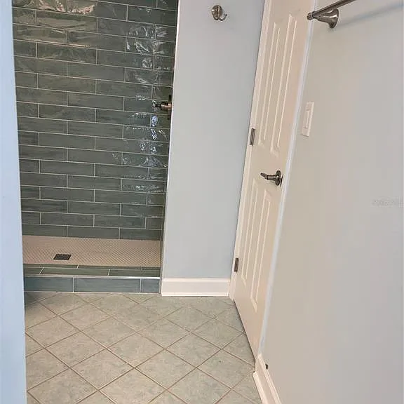 4725 Cove Cir #104 — Photo 12