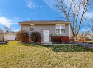 18 E Mulberry Dr, Glenwood, IL
