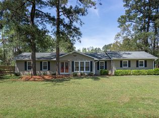 707 Stately Pines Rd, New Bern, NC 28560