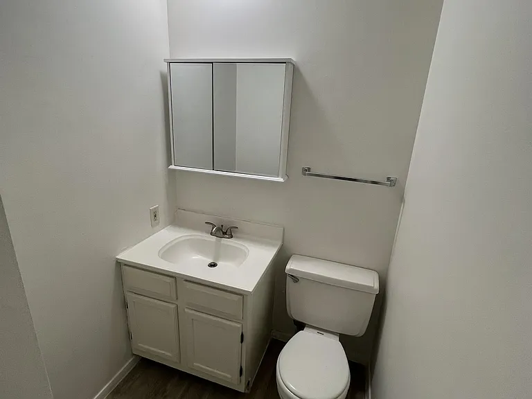 2302 E Glendale Blvd #2 — Photo 3