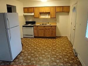 3rd image of 1009 W North Ave APT E