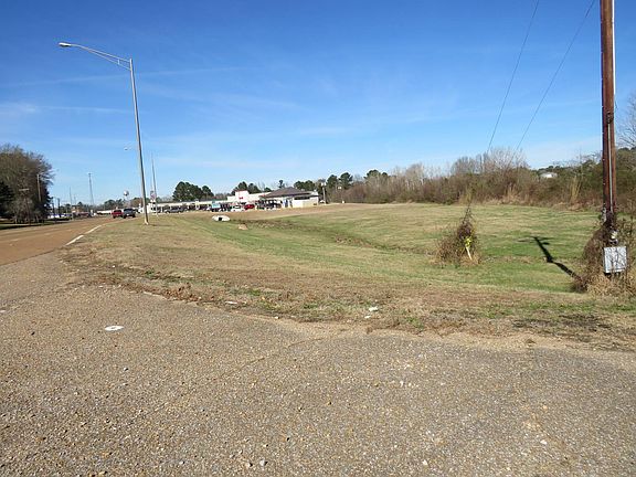 3rd image of 204 Veterans Memorial Dr
