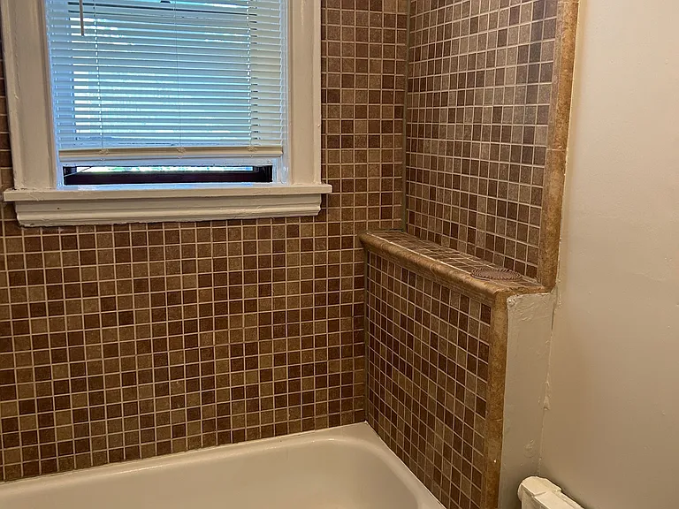 Raymond Flats — Photo 16
