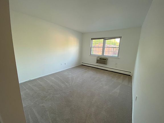 5th image of 505 Garnet Dr