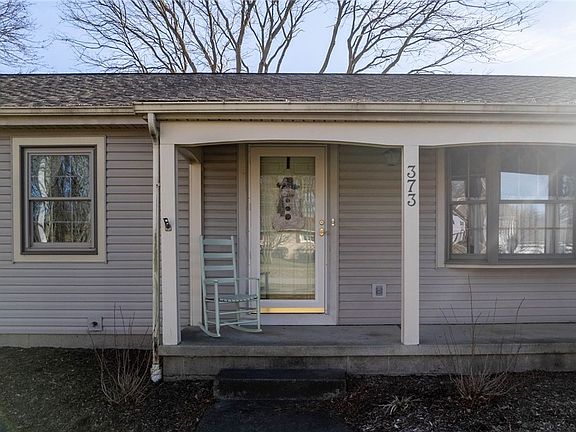 3rd image of 373 Morgan Ct