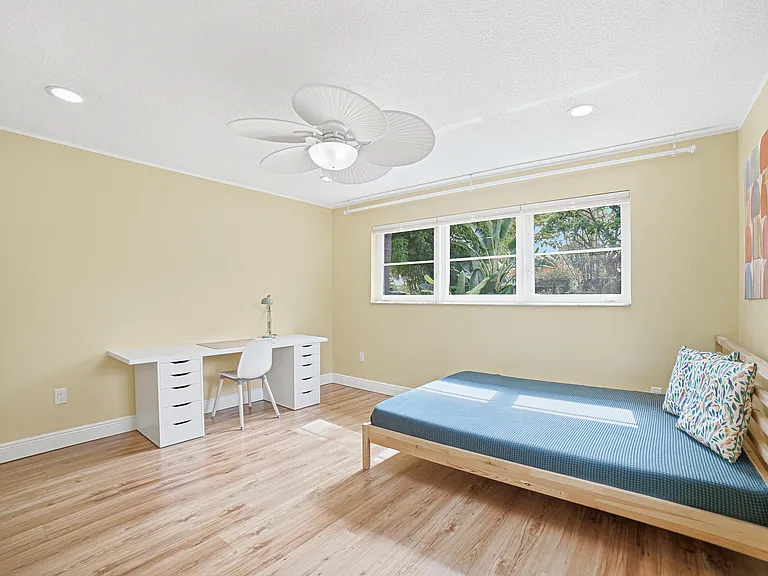 721 N Lakeside Dr — Photo 31