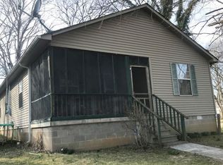 708 Williams St, Paris, TN 38242