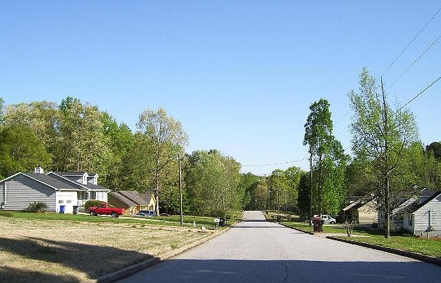2nd image of 223 Sweetgum Ln