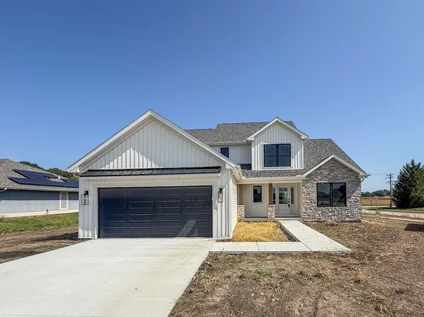 502 N Beacon Hill Cir, Urbana, IL 61802