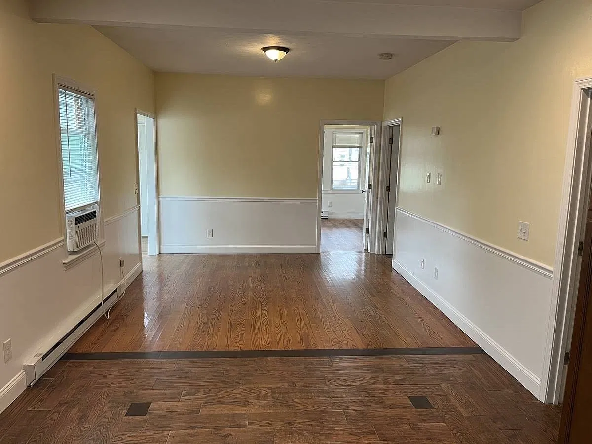 3 bed, 1.0 bath, 1200 sqft, $1,850 — Photo 4