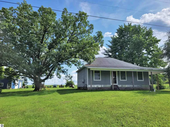 1615 Jefferson Rd, Blanchard, MI 49310