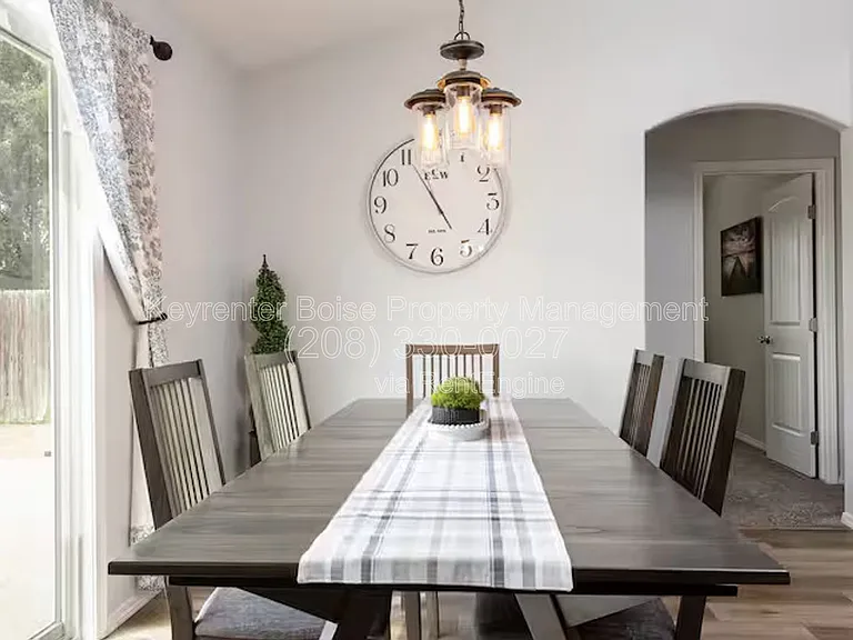 879 N Traquair Pl — Photo 10