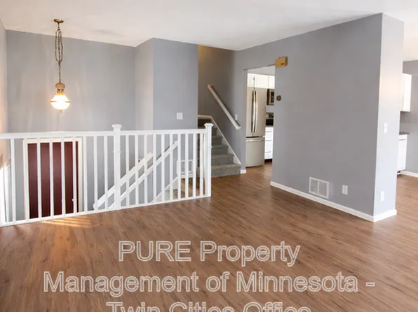 2500 Woodbridge St, Roseville, MN 55113