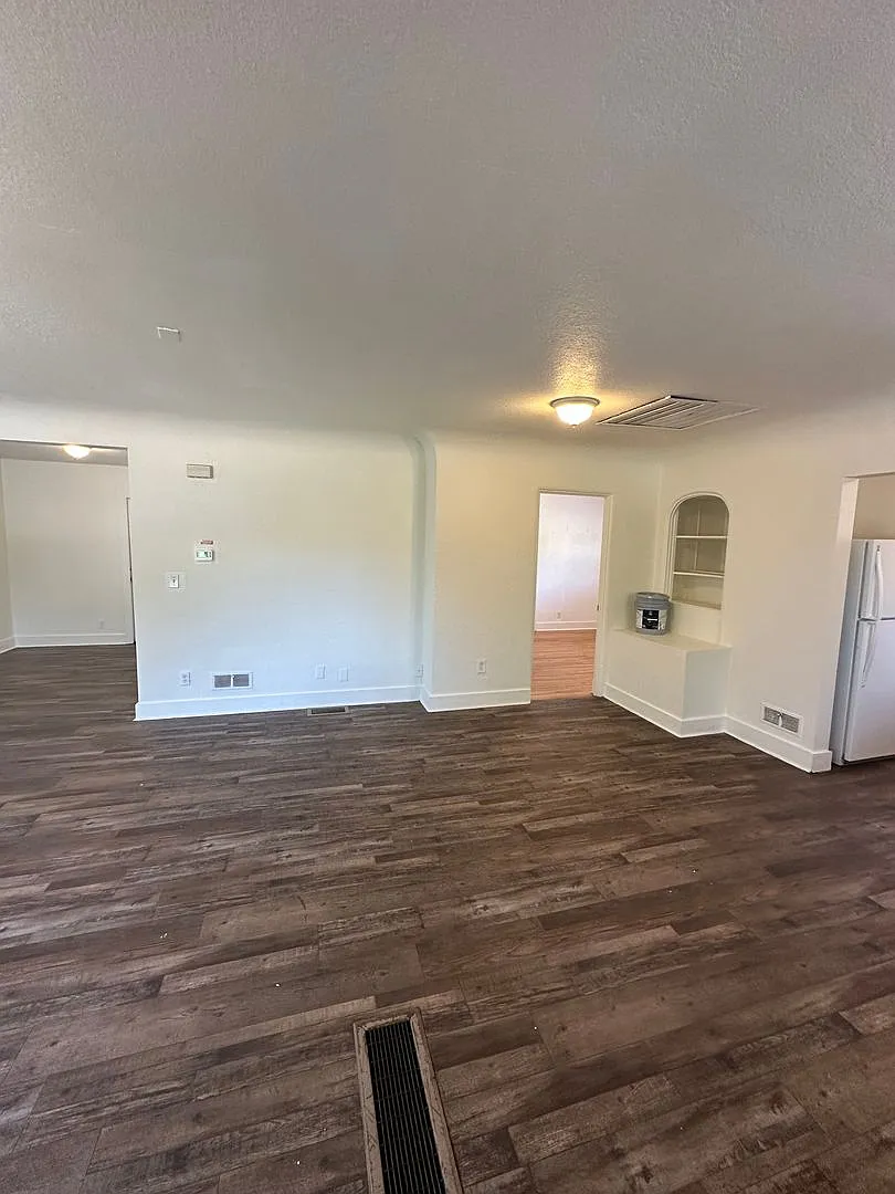 5 Bedroom Large Home Available, close to UNC — Photo 3