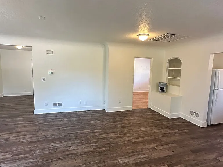 814 20th St — Photo 3
