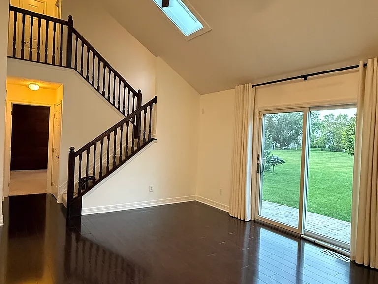 110 Kastlekove Dr — Photo 3