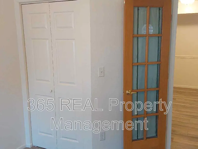 2551 24th St #B-1 — Photo 16