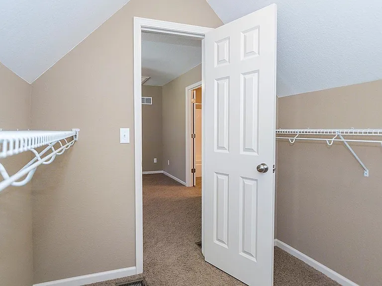 Parkway Oaks Townhomes and Duplexes — Photo 19