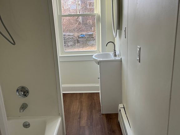 3rd image of 180 Narragansett Ave