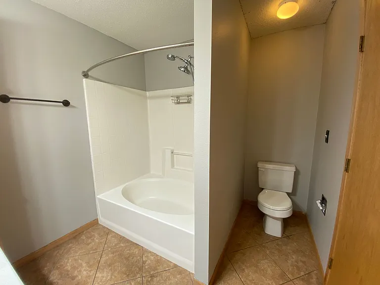 2570 Amber Valley Ct S — Photo 21