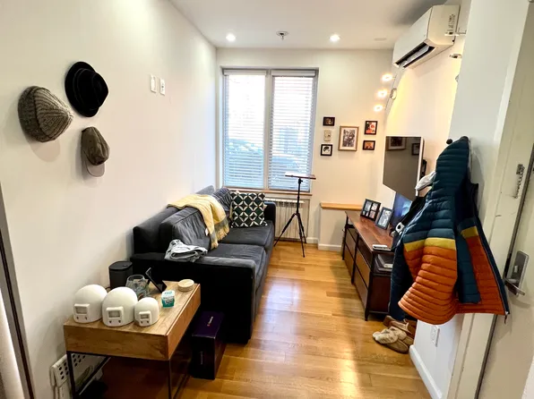 32 Maspeth Avenue image 1 of 12