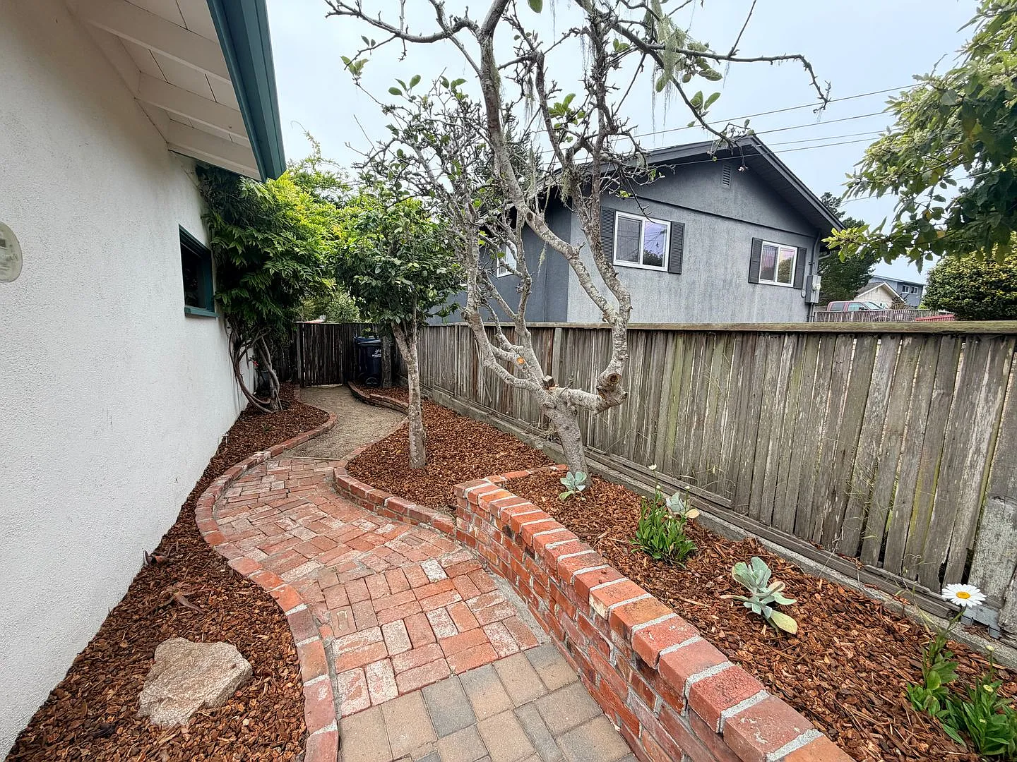 Conveniently Located in Pacific Grove Lovely 2 Bedroom, 2 Bathroom Cottage-Style Home — Photo 2