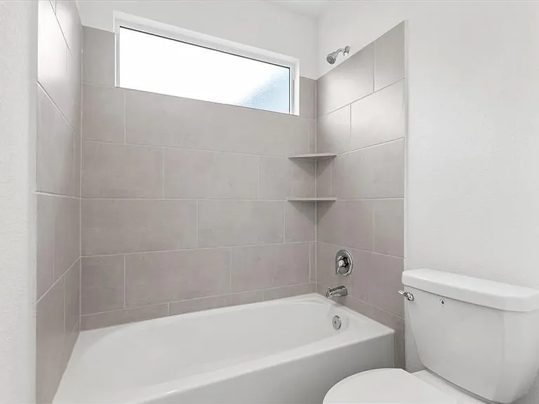 120 Donnington Dr — Photo 20