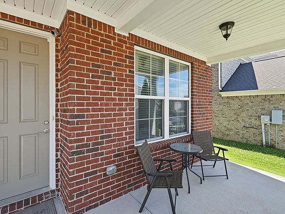 3rd image of 214 Campbell Cir